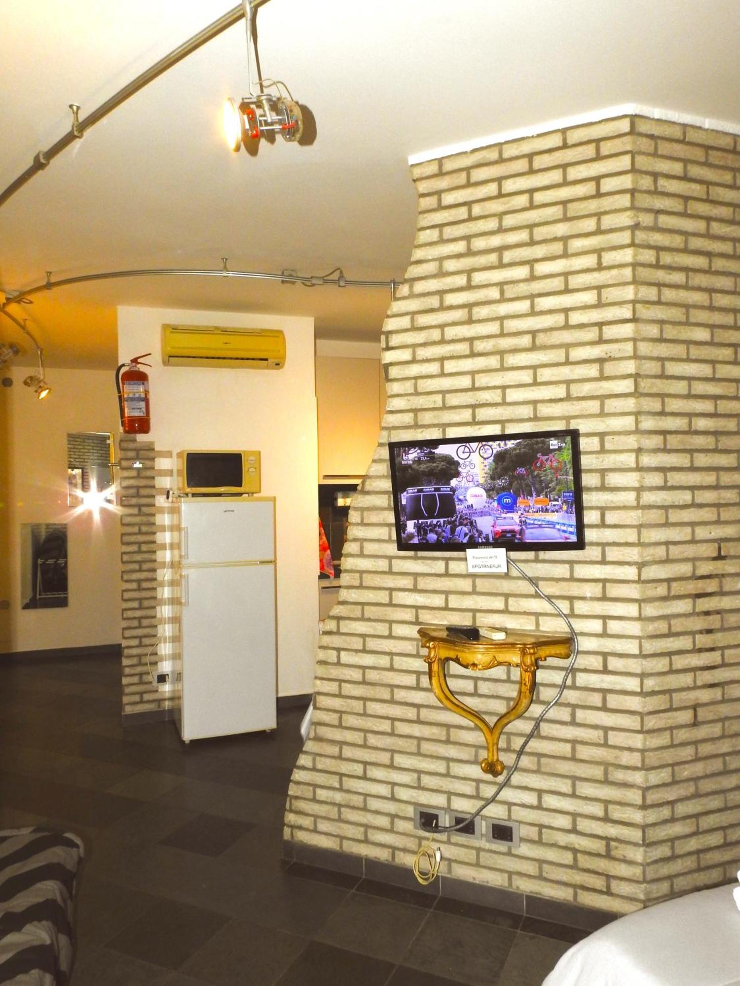 Dormire In Centro Trieste Studio Galleria 16 Eksteriør billede
